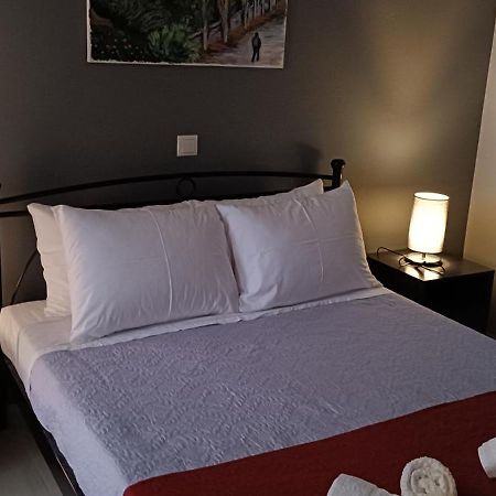 Andros Guesthouses Extérieur photo