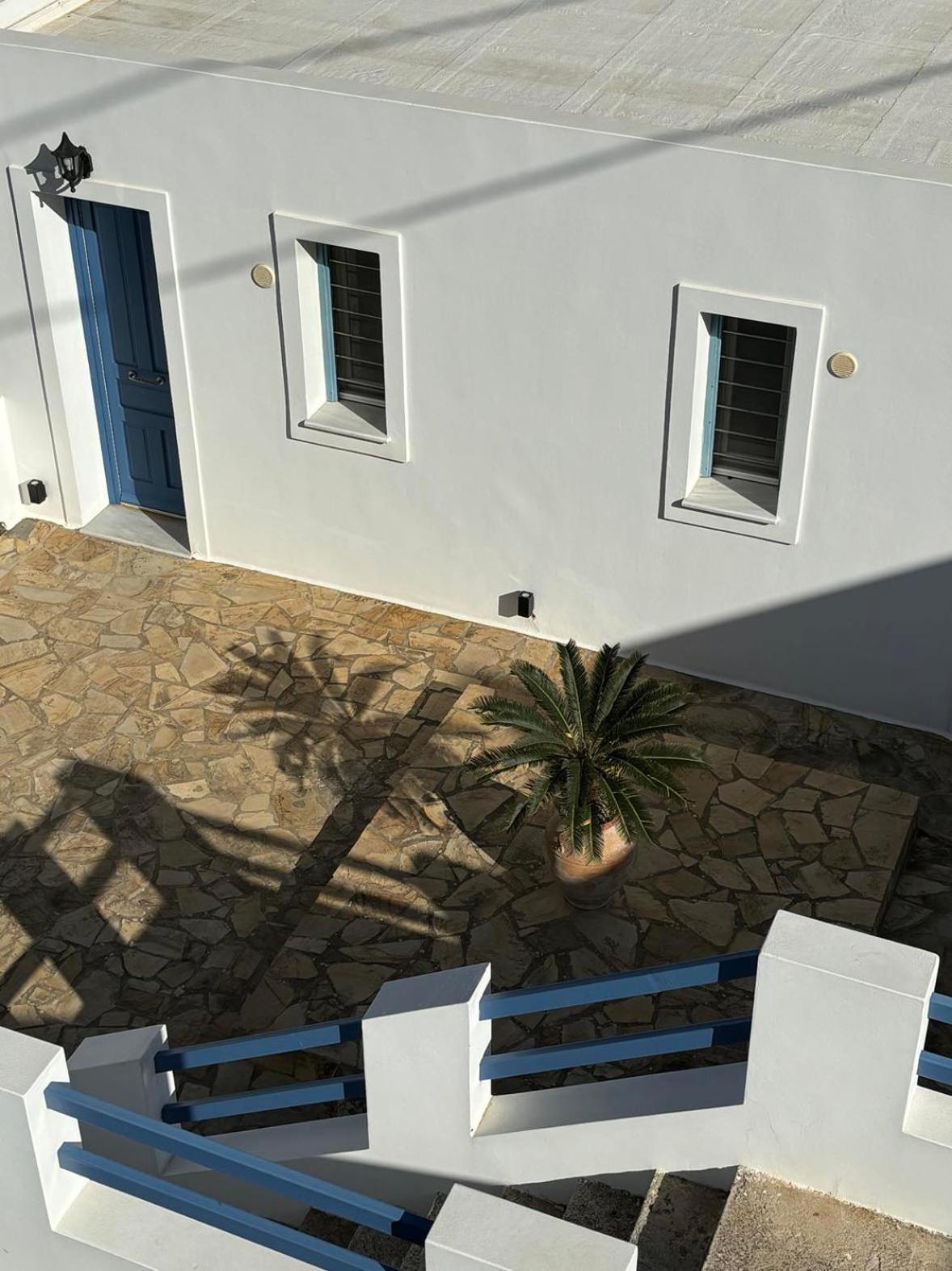 Andros Guesthouses Extérieur photo